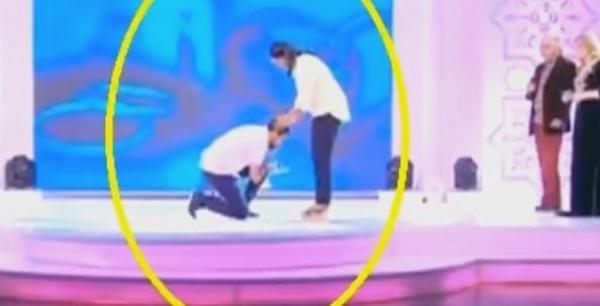 بوسان الرجلين .. فضيحة كوبل الرباط في لالة العروسة