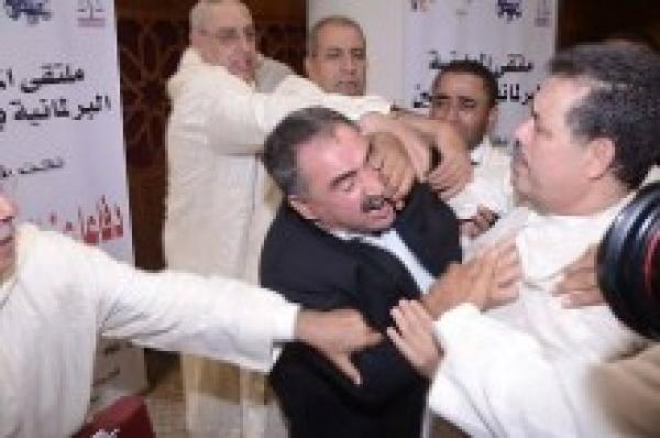 مغربي لـ " شباط " : " لي حرتوه الفاسيين في 12 قرن دكتيه انت في 4 سنوات " (الفيديو)