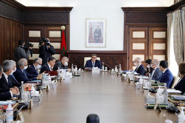 أخنوش يدعو إلى إيجاد صيغة لدعم مهنيي النقل