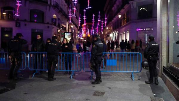 مغربي وليبي يثيران الهلع في أشهر ساحة باسبانيا ليلة رأس السنة..ب"مسدس بلاستيكي"!