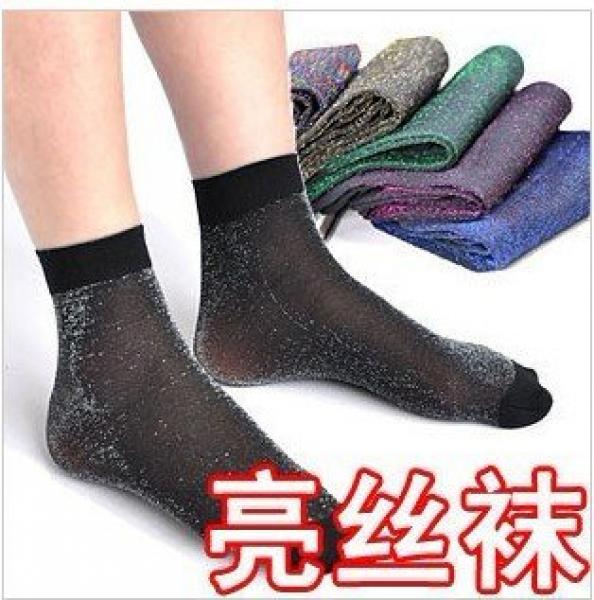 الشرطة اليابانية تبحث عن لص غامض يسرق جوارب التلميذات