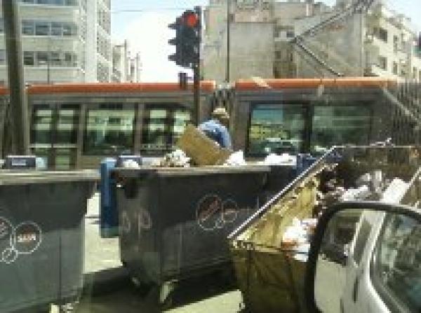 شوارع العاصمة الاقتصادية محاصرة بالأزبال