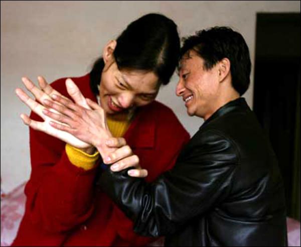 وفاة أطول امرأة فى العالم بالصين