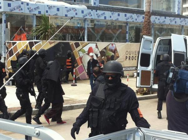 ضباط " بسيج " مزيفون يعتقلون مهربين كبارا و صيارفة للعملة الصعبة