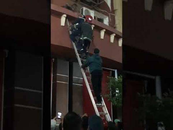 محاولة انتحار لاعب كرة قدم أفريقي بمراكش وهكذا تدخلت الوقاية المدنية لمنعه (فيديو)