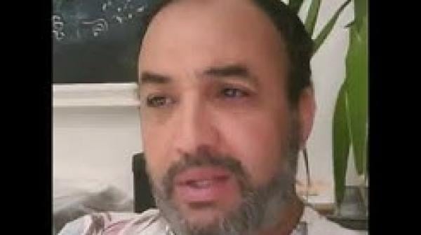 الفنان رشيد الوالي يبكي بعد وفاة أمينة رشيد‎