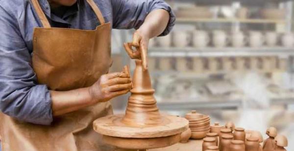 تقبيل امرأة أجنبية يجر بائع أواني فخارية للسجن بطنجة