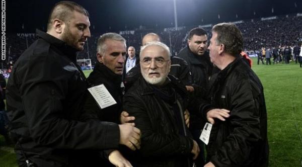 هل تدار مباريات الدوري اليوناني بالسلاح؟