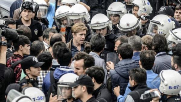 الشرطة التركية تطلق الغاز لتفريق مظاهرات ذكرى احتجاجات "تقسيم"