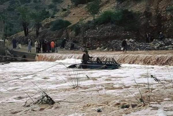 إجلاء 15 شخص من داخل سيارة جرفتها مياه واد شمال أكادير