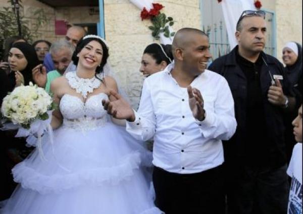 احتجاجات عارمة في تل ابيب بسبب زواج امرأة يهودية من شاب مسلم من يافا