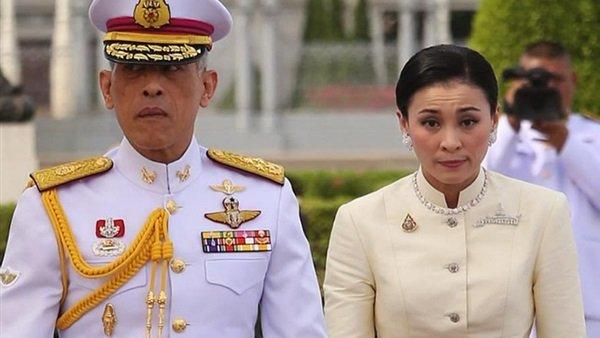 لهذا السبب..ملك تايلاند يجرد زوجته الجديدة من ألقابها الملكية!