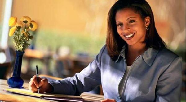 لماذا تبرد النساء أكثر في المكاتب المكيفة؟