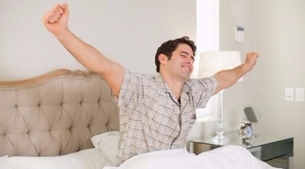 خبير صحة: تنفس بعمق ثلاث دقائق صباحاً فور نهوضك من السرير