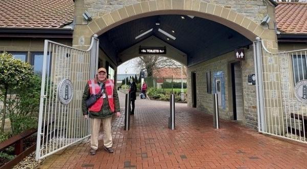 يعمل منذ ما يقرب من 70 عامًا في نفس الشركة دون الحصول على يوم إجازة واحد