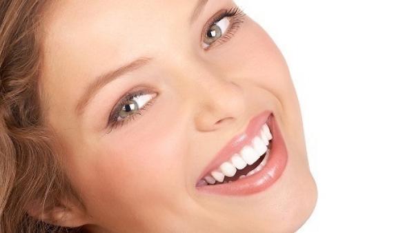 وصفة منزلية تمنحك أسنانا ناصعة البياض