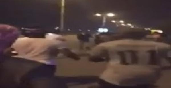 بالفيديو.. شاهد ماذا فعل المارة مع شاب تحرش بفتاة في السعودية