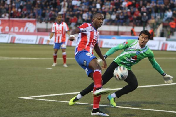 شباب الحسيمة يعود بتعادل غير نافع أمام المغرب التطواني