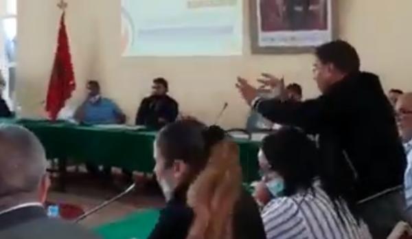 مصير مستشار جماعي من "البيجيدي" قام بحركة "لا أخلاقية" خلال دورة أكتوبر