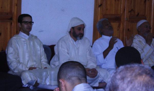 الأضواء تسلط على الكروج في الزاوية البودشيشية ومريديها يسألون الله له النصر وحفظه من كيد المتآمرين‏