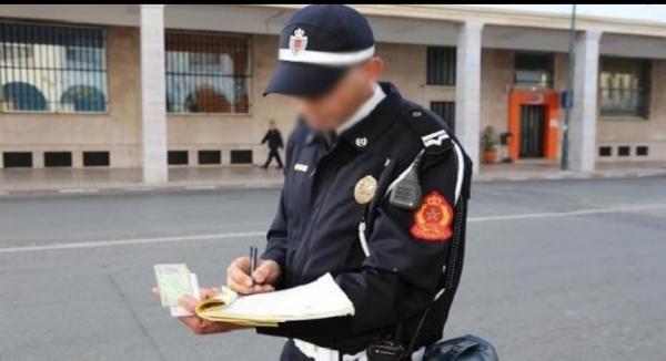 سخونية الراس.. هذا مصير شخص رمى أوراق سيارته في وجه شرطي مرور بطنجة