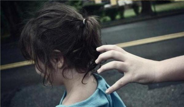 "كلنا عائلة خديجة"...أسرة بيضاوية تعيش مأساة حقيقية بعد اختطاف ابنتها ذات 4 سنوات