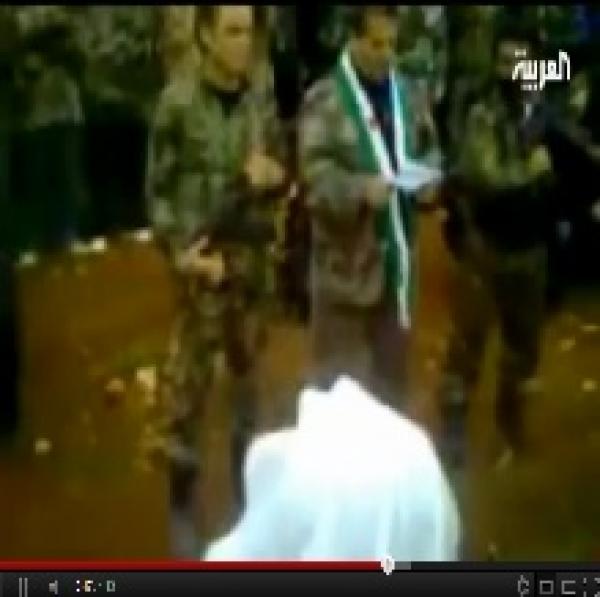 ضابط يؤدي الولاء للأسد أثناء إعلان انشقاقه