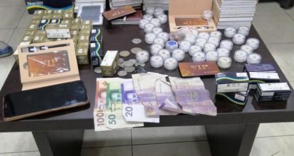 تفكيك شبكات متورطة في ترويج معدات الكترونية تستعمل في الغش بالامتحانات