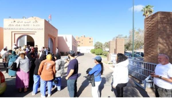 بالصورة..توافد أعداد كبيرة من المغاربة على مركز تحاقن الدم بمراكش