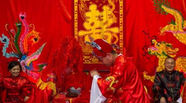 غابت العروس فنابت عنها شقيقتها في حفل الزفاف