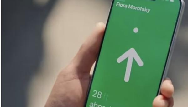 ميزة في آيفون 15 ترشدك إلى موقع المستخدمين الآخرين الذين يشاركون مواقعهم