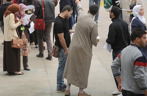 منع ارتداء اللباس "السلفي" في المدارس يثير جدلا في الجزائر