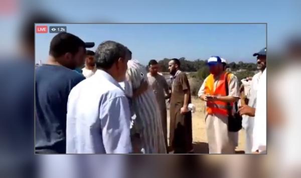 بالفيديو: أول ظهور للناشط المرتضى اعمراشا في جنازة والده