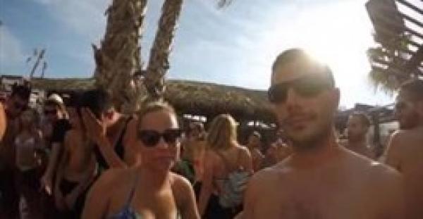 بالفيديو.. سيلفي لشاب وصديقته يرصد حادثا غريبا خلفهما