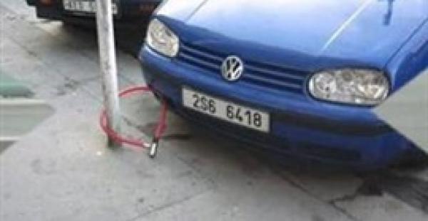 بالفيديو.. أغبى طرق حماية السيارات من السرقة