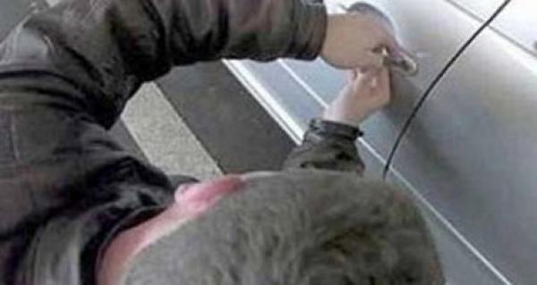 شركة تستعين بمراهق فيسرق إحدى سياراتها