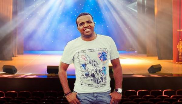 شكون كيقصد : الكوميدي "باسو" ينفجر غضبا .. لي كيتحكمو فالجماعة كيهمهم يضربو الميزانيات