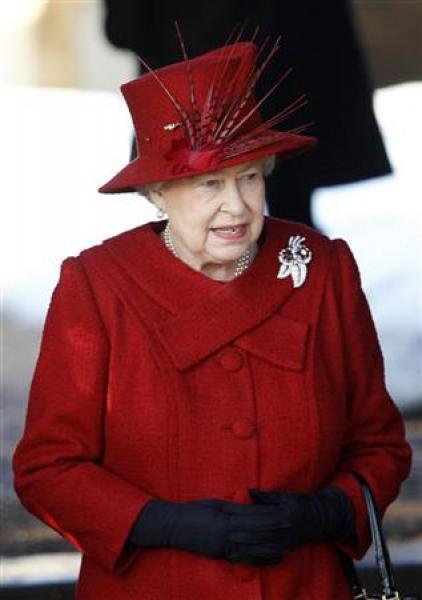 ملكة بريطانيا تغادر المستشفى بعد 24 ساعة من نقلها إليها