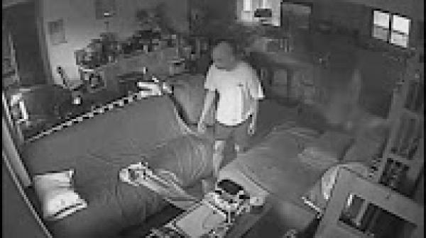 انفجار هاتف سامسونج Galaxy S7 في يد إمراة