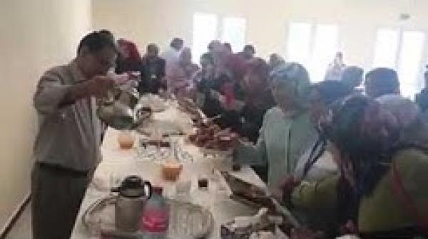 العثماني يقدم الشاي للقنديلات