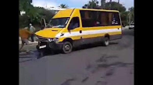 اصطدام بين سيارتين للنقل المدرسي بالمحمدية
