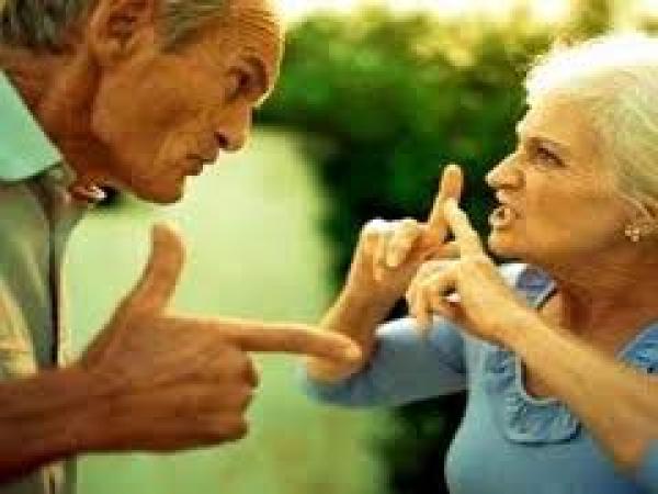 نصائح لمواجهة المراهقة المتأخرة عند زوجك