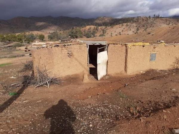 انتشار صورة على الفايسبوك لمسكن أستاذ وزوجته في حالة يرثى لها و"أمزازي" يدخل على الخط