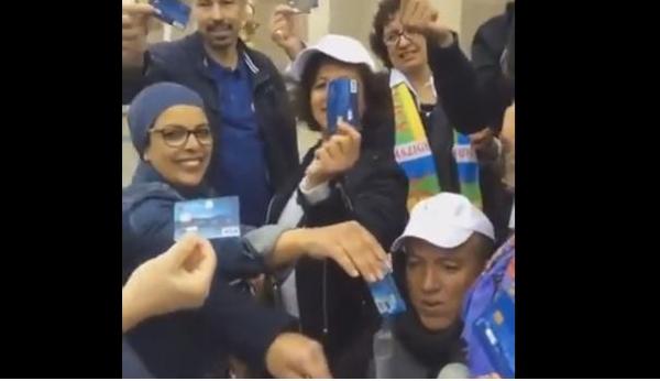 مغاربة فرنسا يعبرون عن غضبهم من اقصائهم في التصويت بطريقة ساخرة