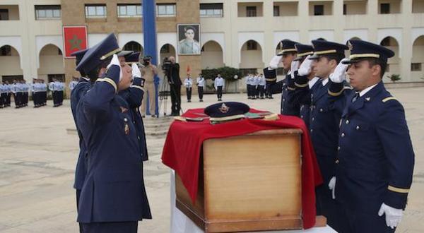 صورة  .. إقامة جنازة عسكرية بسلا تكريما لروح الملازم الطيار ياسين بحتي