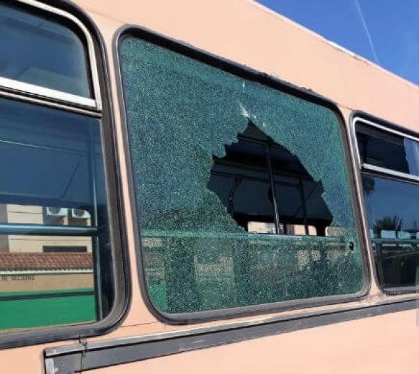 حافلات تتعرض للرشق بالحجارة أثناء المسيرات الاحتجاجية للتلاميذ بمراكش