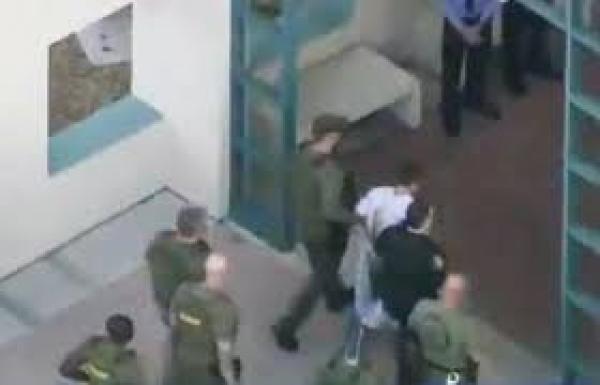 بالفيديو: لحظة إلقاء القبض على مهاجم مدرسة فلوريدا