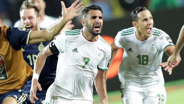 رد مثير من نجم المنتخب الجزائري على "تغريدة" يميني فرنسي