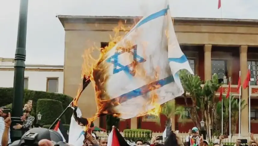 مواطنة مغربية من أصول يهودية تضع شكاية ضد حرق علم إسرائيل في الرباط