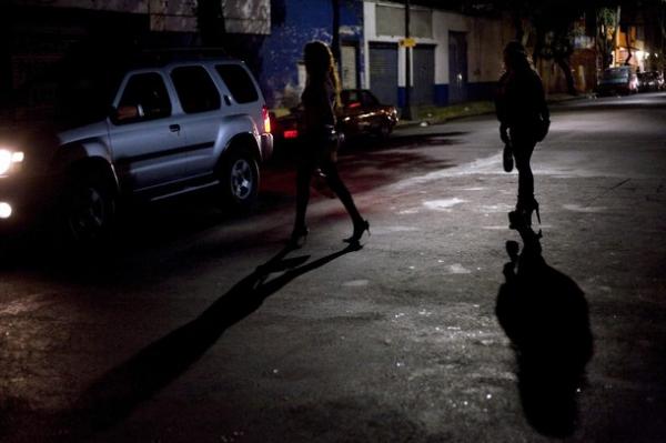 حملة أمنية قوية تسفر عن إيقاف عشرات "العاهرات" بشوارع مدينة فاس